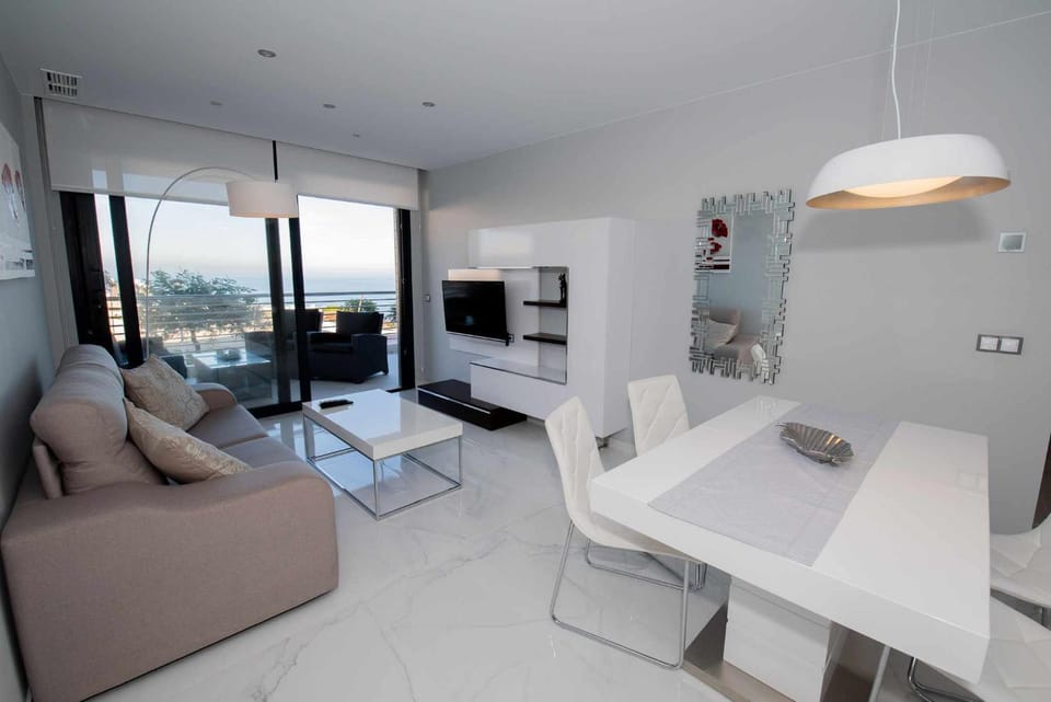 TV and multimedia, Living room, Seating area, Dining area