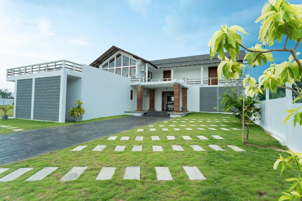 Property building, Facade/entrance, Garden