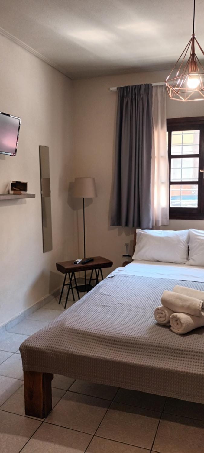 Bed, TV and multimedia, towels