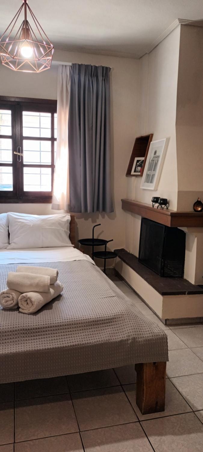 Bed, Photo of the whole room, Bedroom, fireplace, hair dresser