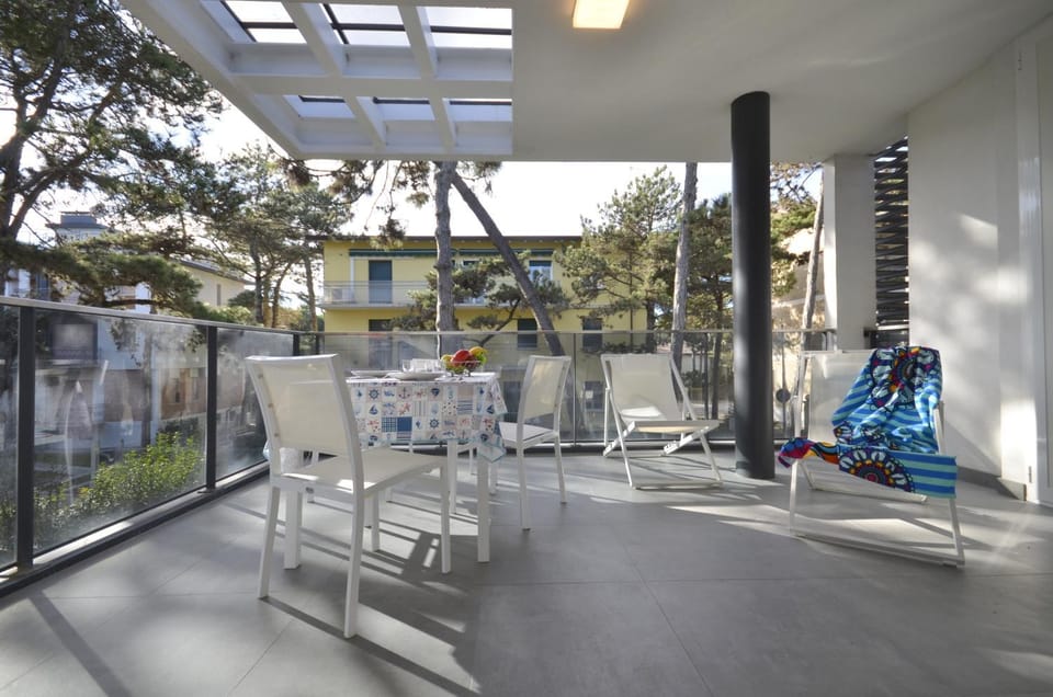 Balcony/Terrace, sunbed