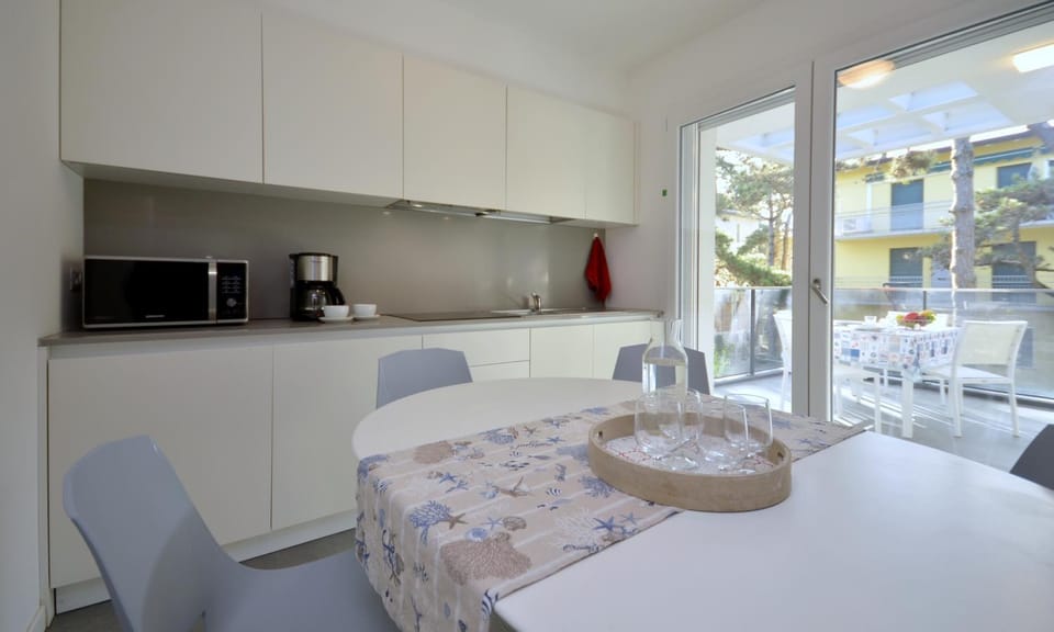 Kitchen or kitchenette, Living room, pet friendly, stove
