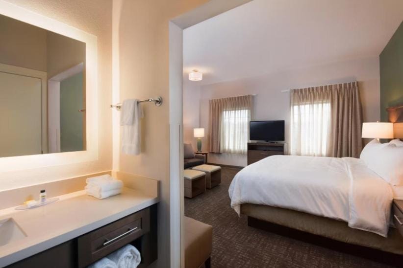 Bed, TV and multimedia, Photo of the whole room