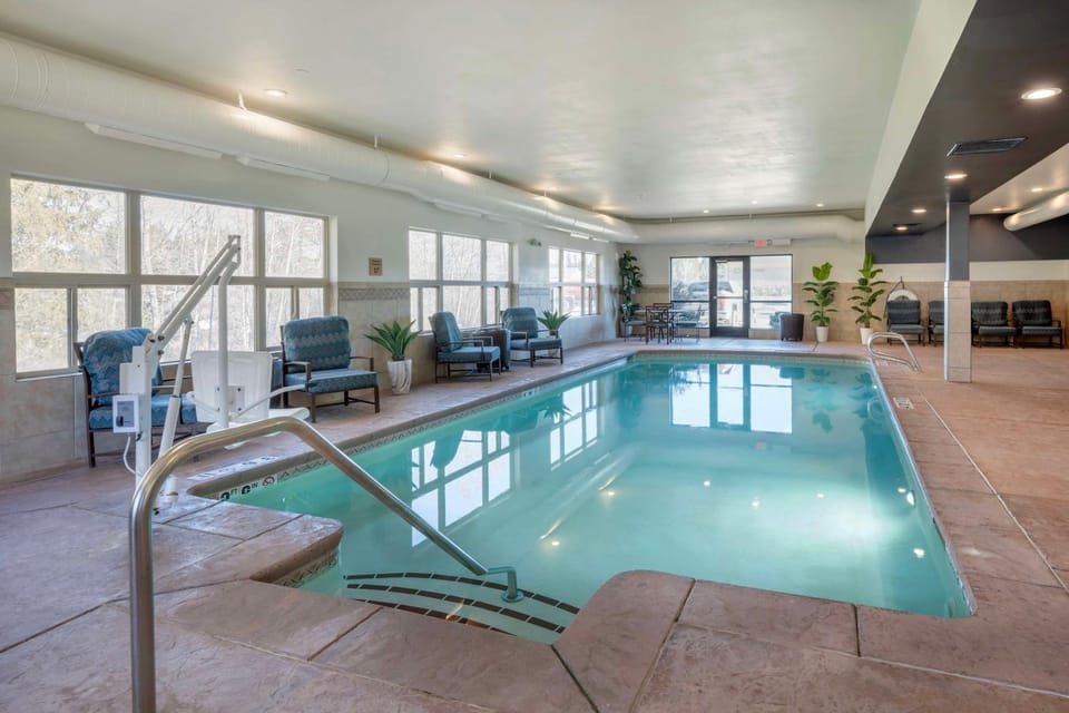 Pool view, Swimming pool, Swimming pool