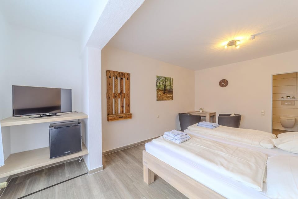 Familienhof Brüning - Doppelzimmer Waldesruh I Apartment in Lower Saxony, Germany