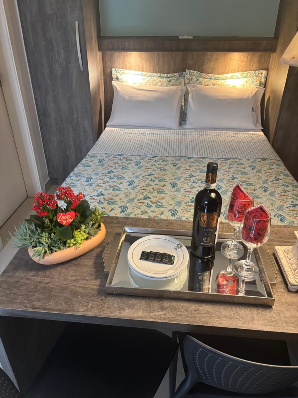Bed, Photo of the whole room