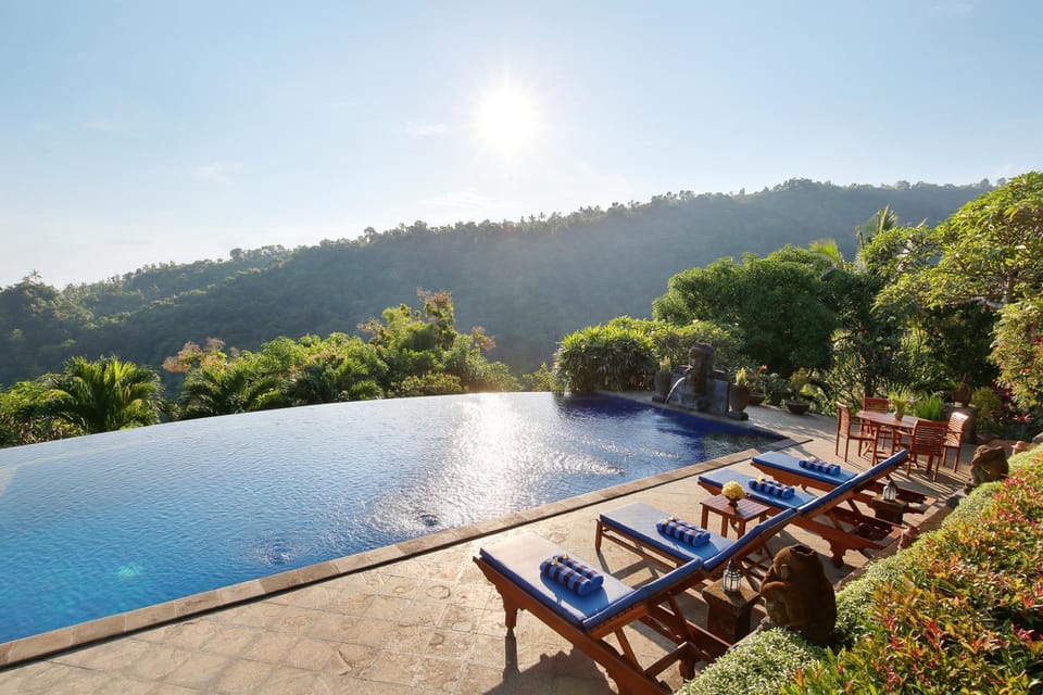 Day, Natural landscape, Mountain view, Pool view, Swimming pool, sunbed