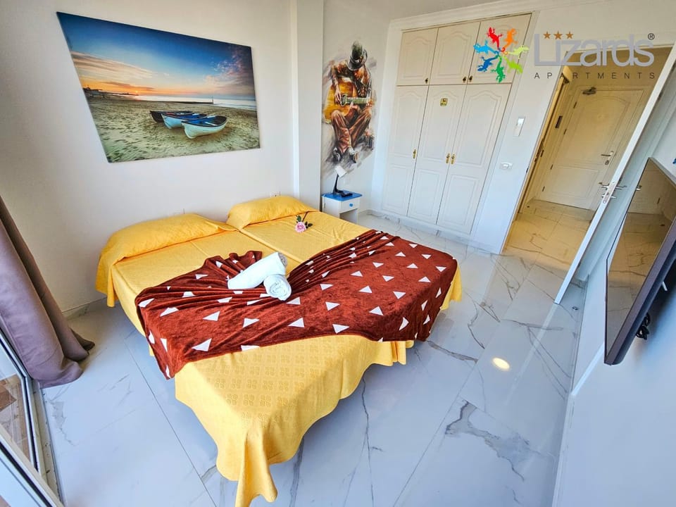 Bed, TV and multimedia, Bedroom, wardrobe, air conditioner