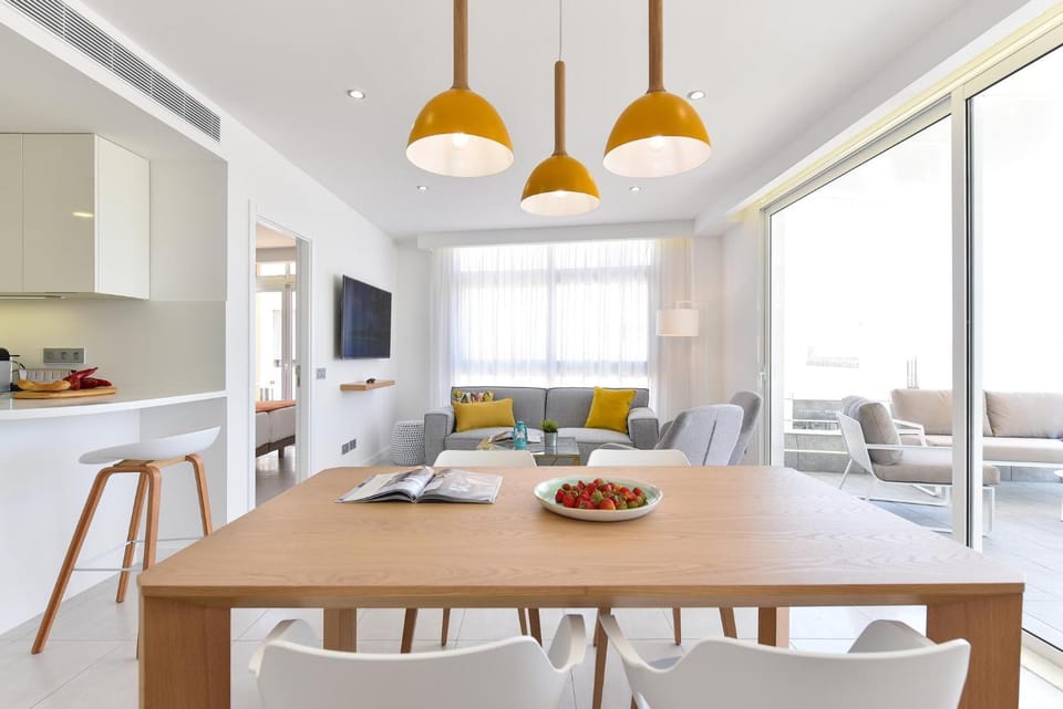TV and multimedia, Living room, Seating area, Dining area