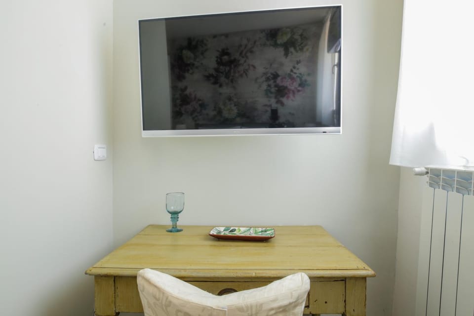 Seating area, Bedroom