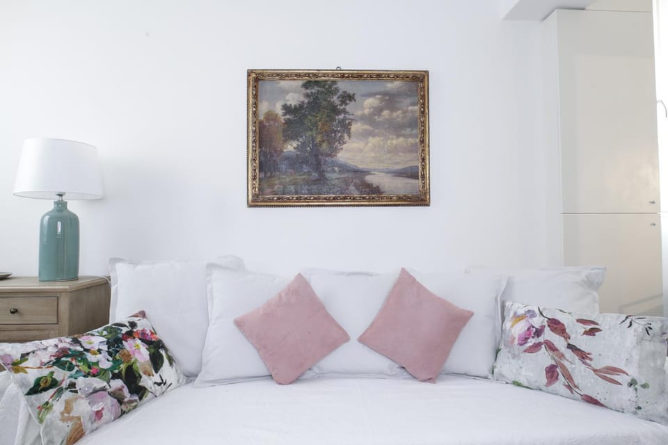 Bed, Living room