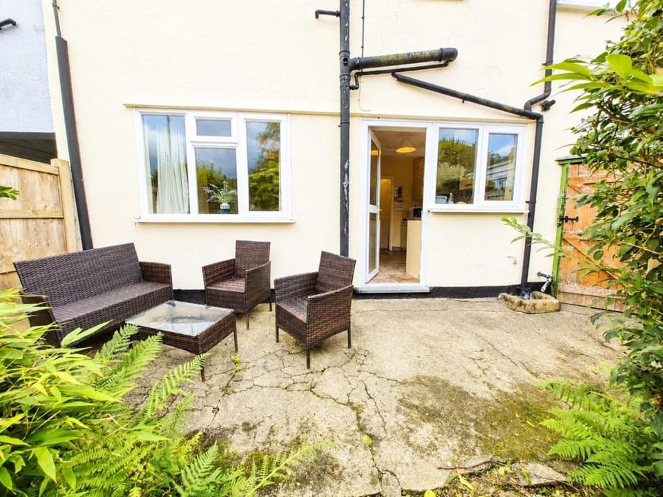 Oak House in Mid Wales with Log Burner By Seren Short Stays Apartment in Wales