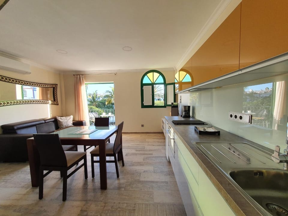 Kitchen or kitchenette, Living room, Dining area
