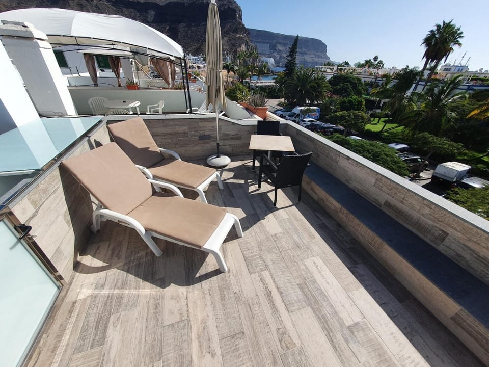 Balcony/Terrace, City view, Mountain view, Sea view, Street view