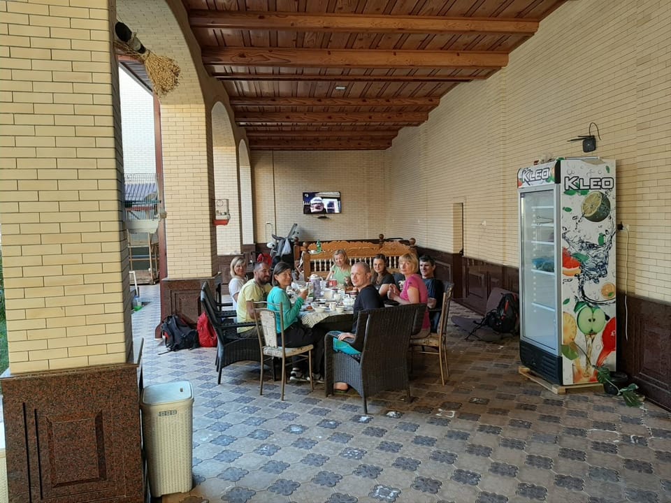 Restaurant/places to eat, People, group of guests