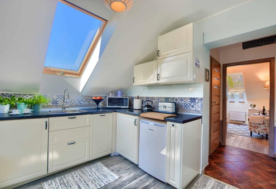 Communal lounge/ TV room, Kitchen or kitchenette, Food and drinks, Decorative detail, Communal kitchen