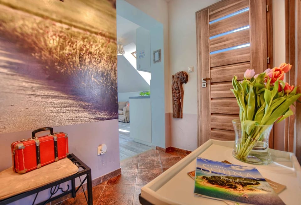 View (from property/room), Living room, Lobby or reception, Photo of the whole room, Decorative detail, Seating area