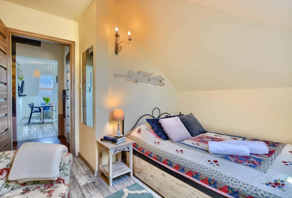 Bed, Living room, Photo of the whole room, Seating area, Bedroom