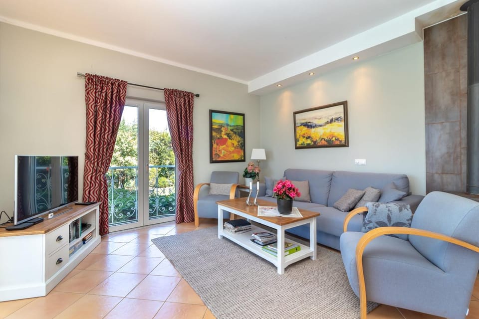 Communal lounge/ TV room, Living room