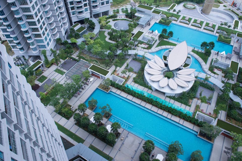 Bird's eye view, Pool view