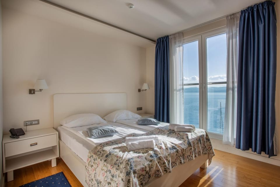 Bed, Bedroom, Sea view