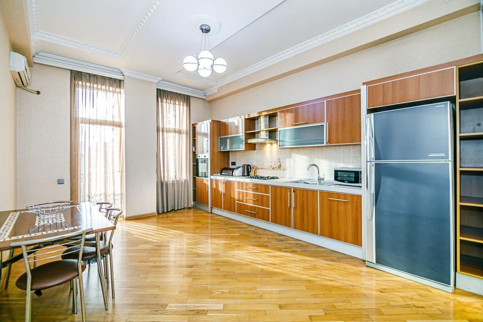 Kitchen or kitchenette, Dining area, minibar, oven, pet friendly, stove