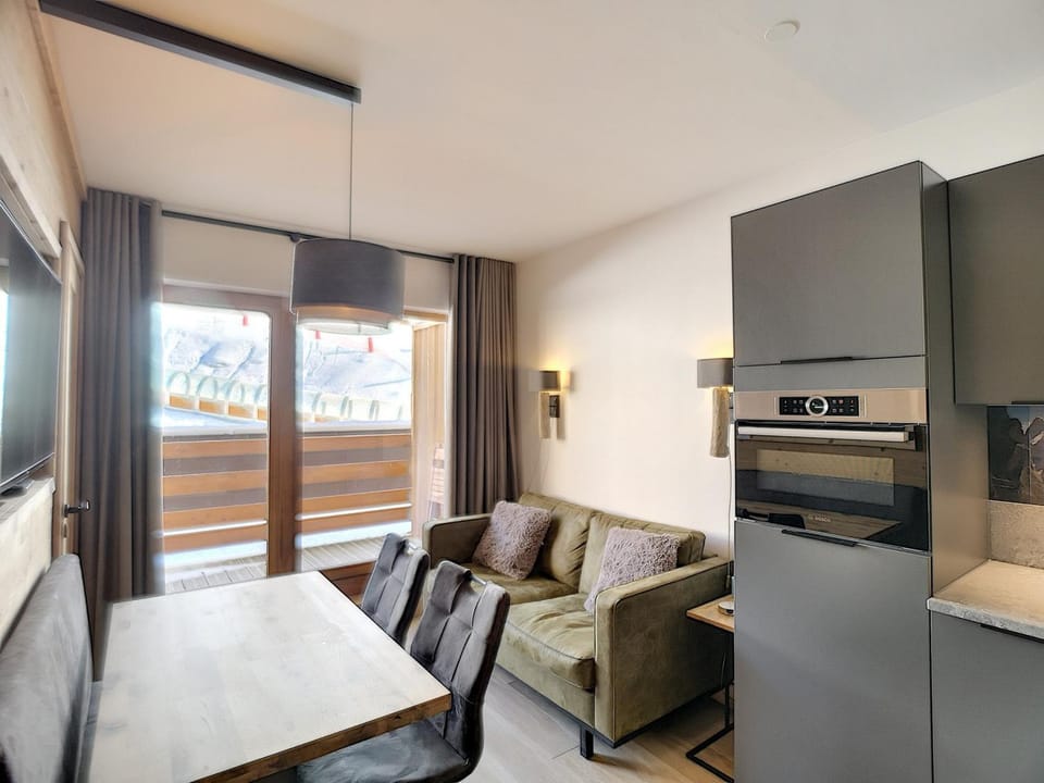 Superbe 2 pièces rénové 4 pers, ski aux pieds, balcon vue pistes - FR-1-178-309 Apartment in Les Allues