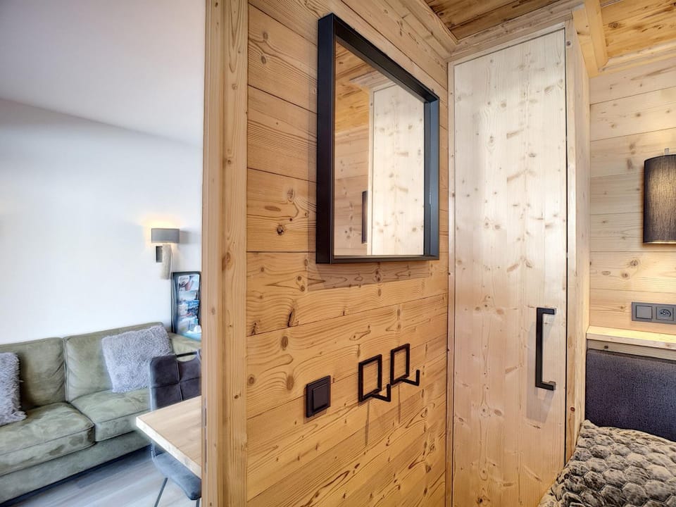 Superbe 2 pièces rénové 4 pers, ski aux pieds, balcon vue pistes - FR-1-178-309 Apartment in Les Allues