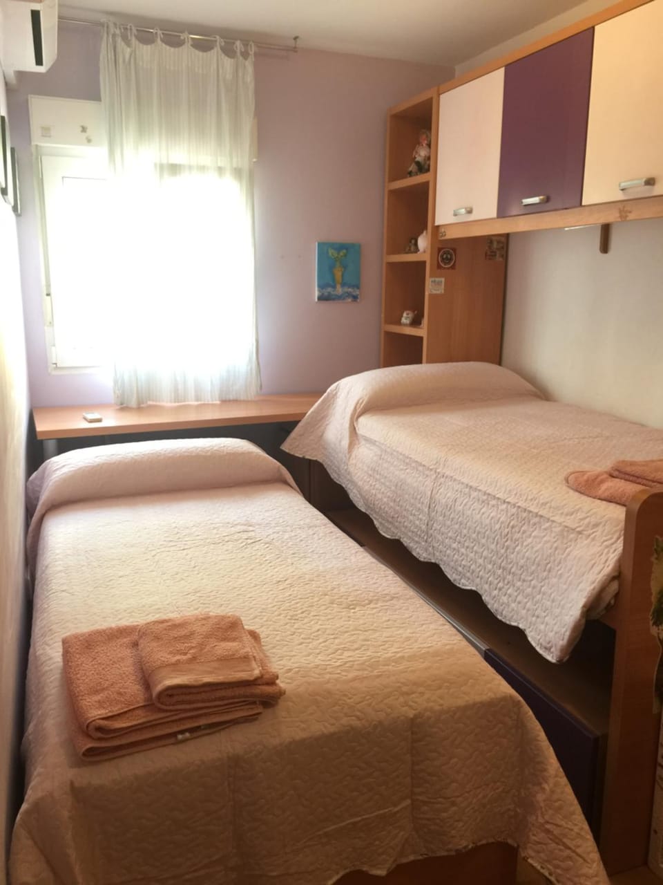 Bed, Bedroom, towels
