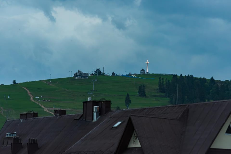 Nearby landmark, Day, Natural landscape, Mountain view