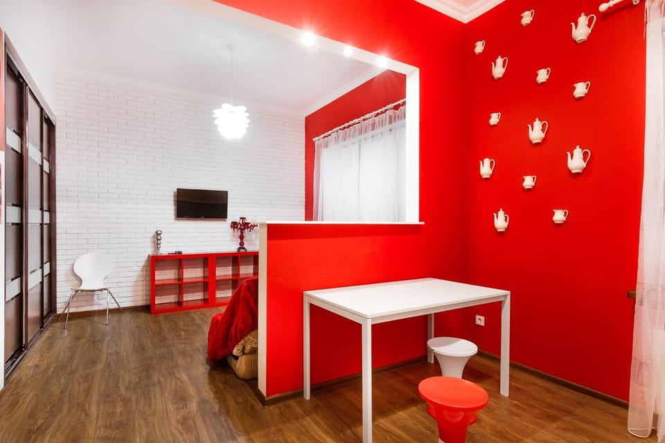 Bed, TV and multimedia, Living room, Photo of the whole room, Seating area, Dining area