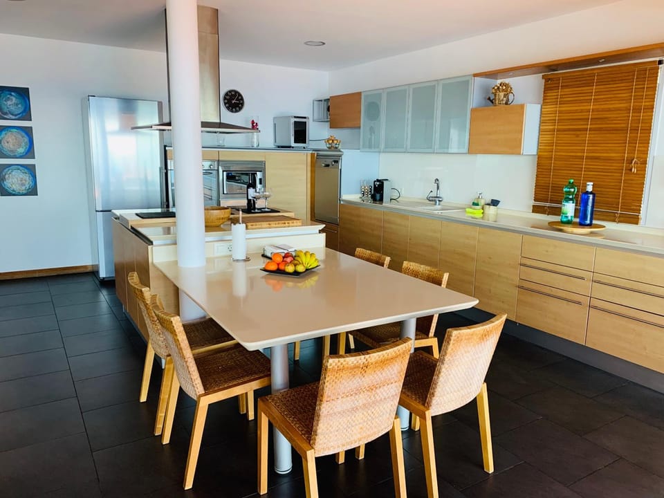 Kitchen or kitchenette, Pool view, Sea view