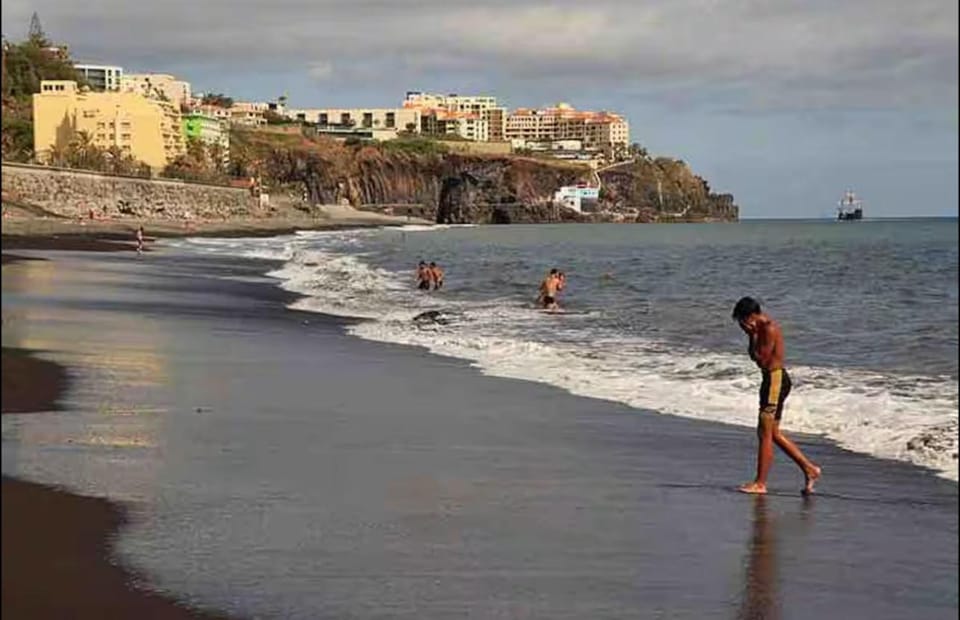 Cozy T2 with Ocean View Apartment in Funchal