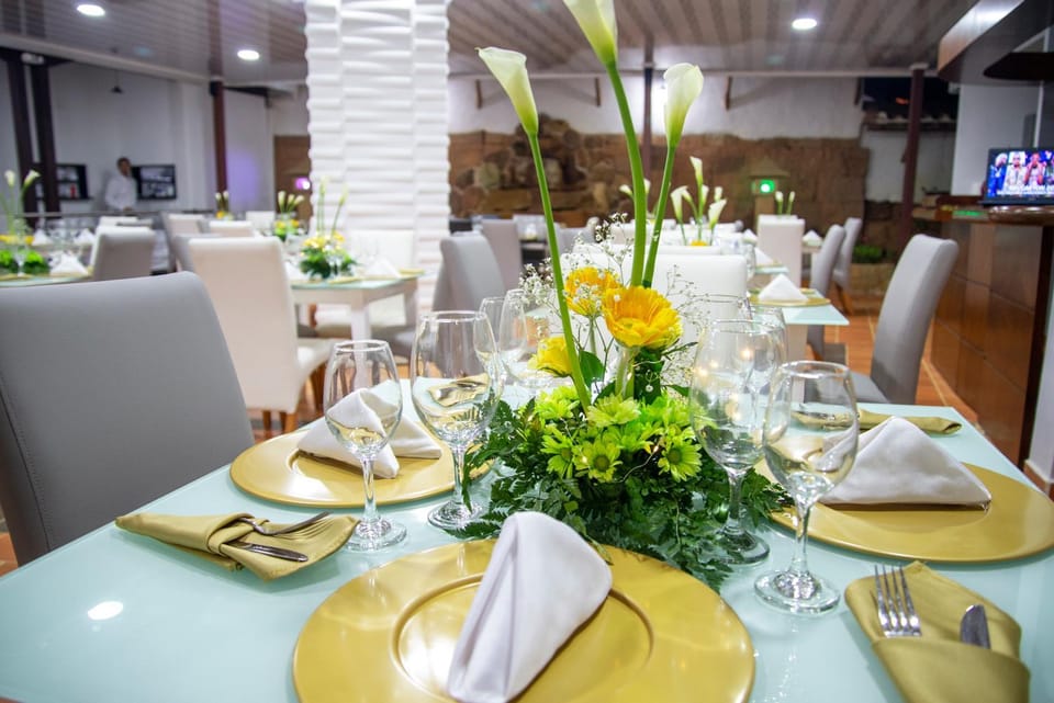 Restaurant/places to eat, Banquet/Function facilities
