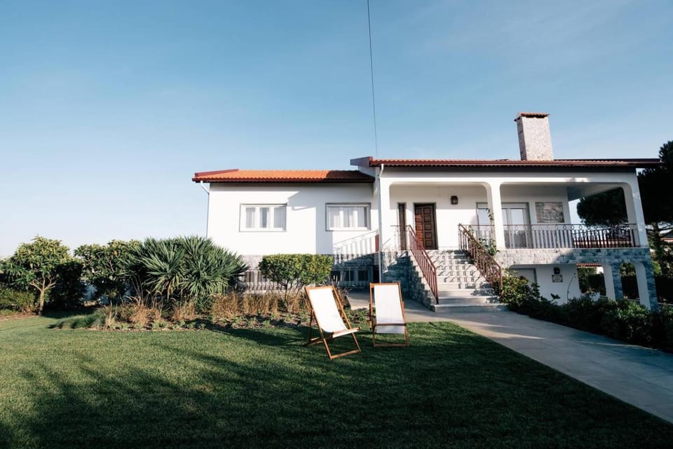Property building, Patio, Facade/entrance, BBQ facilities, Garden, Balcony/Terrace