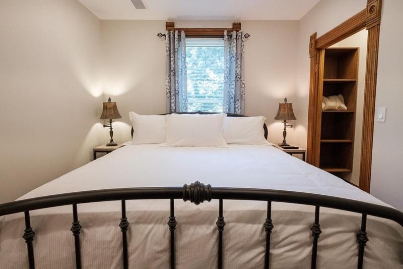 The Victorian Luxury Suites Bed and Breakfast in Westport