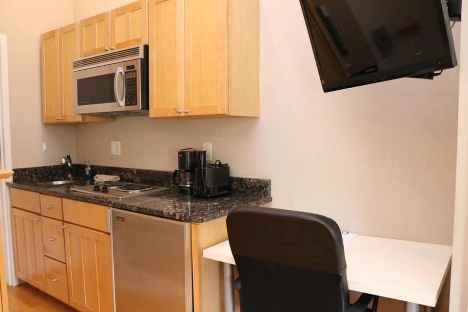 TV and multimedia, Kitchen or kitchenette, Seating area