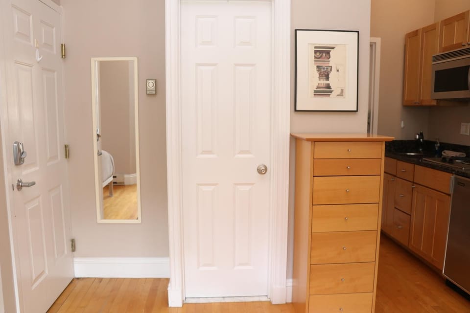 Bed, Kitchen or kitchenette