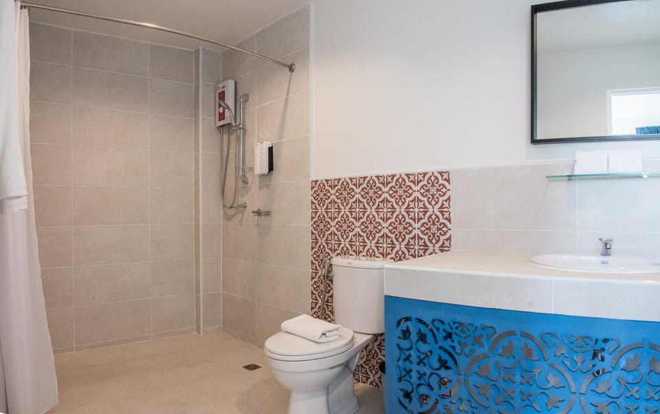 Shower, Toilet