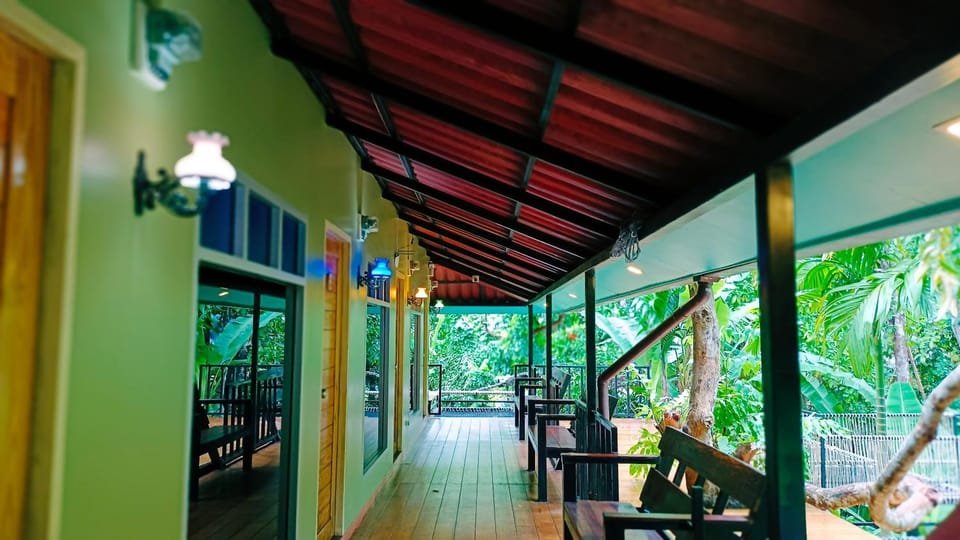 Nua Tone Resort Bang Tao & Cafe Bed and Breakfast in Choeng Thale