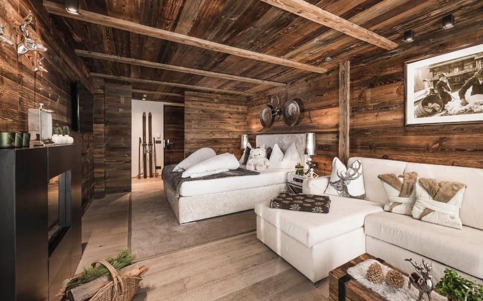 Bed, Living room