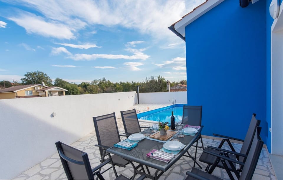 Property building, Seating area, Swimming pool