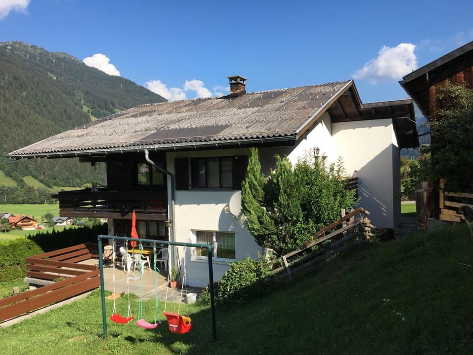 Property building, Summer, Garden