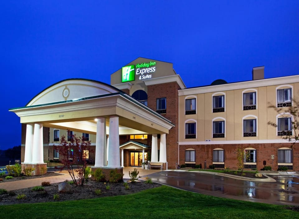 Holiday Inn Express and Suites Detroit North-Troy by IHG Hotel in Royal Oak