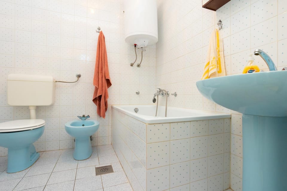 Bathroom, Bath, bidet, towels