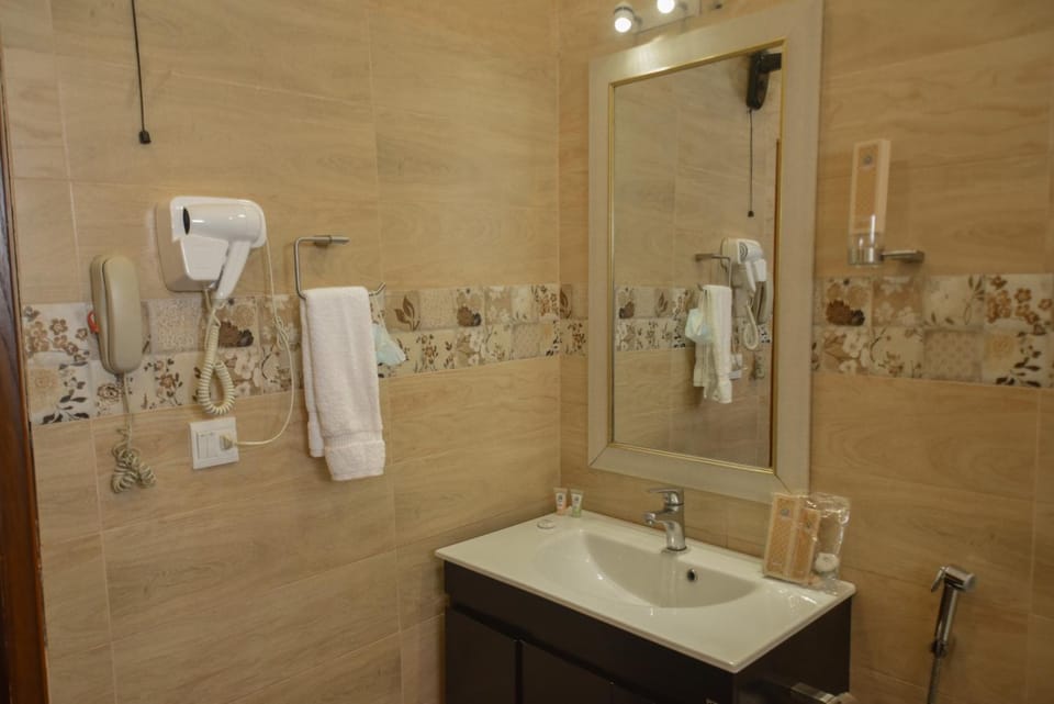 Swisstel Cottage Hotel in Karachi
