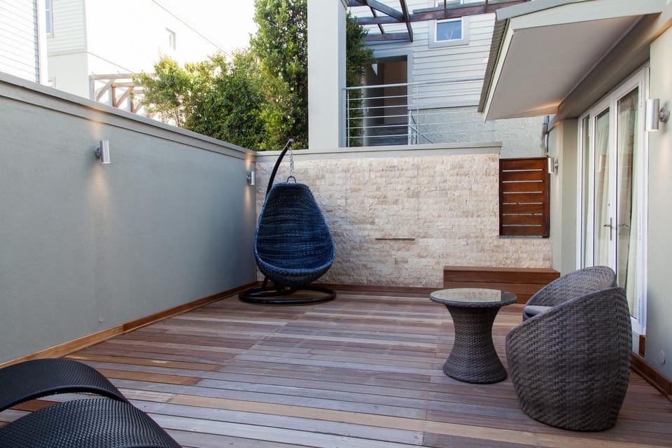 Patio, Day, Balcony/Terrace, Seating area