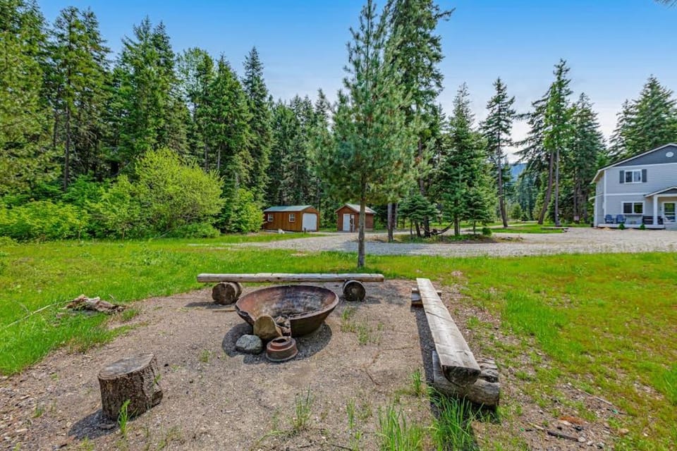 6 Acre Wilderness Retreat House in Kittitas County