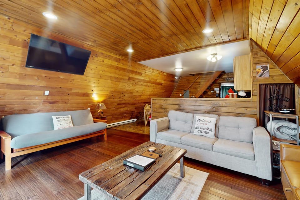 Copper Top Ski Chalet Hotel in Washington