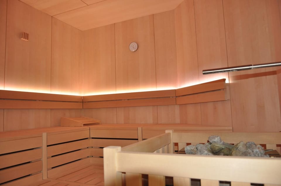 Sauna, Swimming pool
